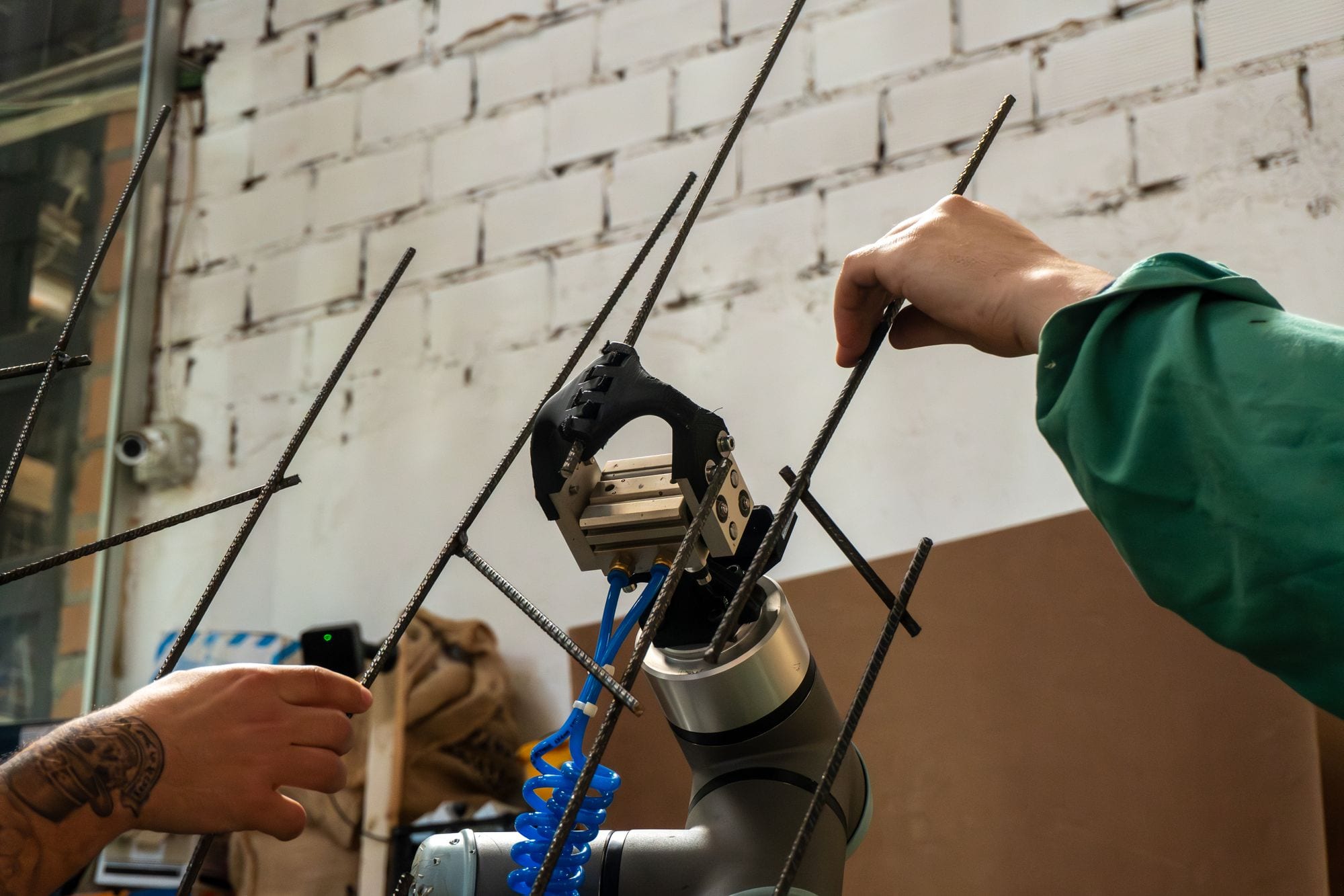 HUMAN-ROBOT METAL FABRICATION